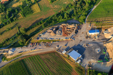 Chantier de construction du portail est du tunnel Astrid pour le passage souterrain et le contournement de Bad Bergzabern entre la B38 (Weinstraße) et la B427 (Kurtalstraße) à Dörrenbach dans le département Rhénanie-Palatinat, Allemagne d'un drone