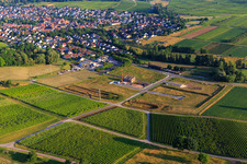 Vue aérienne de La zone industrielle Am Lokschuppen en cours de développement à Klingenmünster dans le département Rhénanie-Palatinat, Allemagne