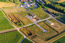 Vue aérienne de La zone industrielle Am Lokschuppen en cours de développement à Klingenmünster dans le département Rhénanie-Palatinat, Allemagne