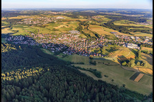 Vue aérienne de Vue de la ville depuis l'est à Denkingen dans le département Bade-Wurtemberg, Allemagne