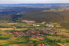 Vue aérienne de Vue de la ville depuis l'ouest de ce côté de l'A81 à le quartier Wittershausen in Vöhringen dans le département Bade-Wurtemberg, Allemagne