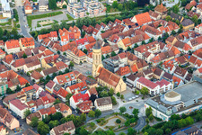 Vue aérienne de Centre-ville avec l'église de la ville sur la place du marché à Balingen dans le département Bade-Wurtemberg, Allemagne