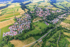 Vue aérienne de Vue du village depuis le nord à le quartier Erzingen in Balingen dans le département Bade-Wurtemberg, Allemagne