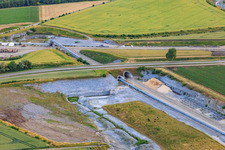 Vue aérienne de Bandes transporteuses du tunnel de la carrière de Dotternhausen sous une route à Dormettingen dans le département Bade-Wurtemberg, Allemagne