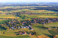 Vue aérienne de Vue du nord à le quartier Erdmannsweiler in Königsfeld im Schwarzwald dans le département Bade-Wurtemberg, Allemagne