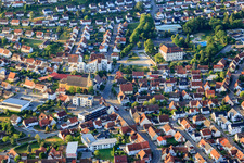 Vue aérienne de Centre-ville avec le château Geislingen et l'église Saint-Ulrich à Geislingen dans le département Bade-Wurtemberg, Allemagne