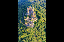 Château de Hohenzollern vu du sud-est à le quartier Zimmern in Bisingen dans le département Bade-Wurtemberg, Allemagne d'en haut