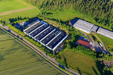 Vue aérienne de AIT Metallbearbeitung GmbH & Co. KG et Lohmüller Lodeco GmbH à le quartier Peterzell in Alpirsbach dans le département Bade-Wurtemberg, Allemagne