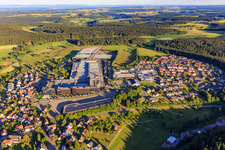 Vue aérienne de District de Härten depuis le nord à Loßburg dans le département Bade-Wurtemberg, Allemagne