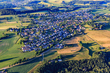 Vue aérienne de Vue du village depuis le sud-ouest à le quartier Dietersweiler in Freudenstadt dans le département Bade-Wurtemberg, Allemagne