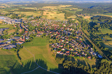 Vue aérienne de Vue du village depuis l'ouest à Schopfloch dans le département Bade-Wurtemberg, Allemagne