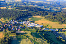 Vue aérienne de Usine fischer Tumlingen à le quartier Tumlingen in Waldachtal dans le département Bade-Wurtemberg, Allemagne