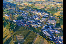 Vue aérienne de Zone industrielle Industriestraße avec Schäflein Logistics GmbH, fischer Werkzeug- und Formenbau GmbH, Maschinenfabrik Lauffer GmbH & Co. KG, P3 Logistic Parks, Volz Luftfilter GmbH & Co. KG et Rettenmeier Mühle GmbH, ALBA Süd GmbH & Co. KG - Horb à Horb am Neckar dans le département Bade-Wurtemberg, Allemagne
