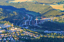 Vue aérienne de Chantier de construction du pont supérieur du Neckartal Horb am Neckar pour traverser le Neckar pour la B32 / B28 à le quartier Nordstetten in Horb am Neckar dans le département Bade-Wurtemberg, Allemagne