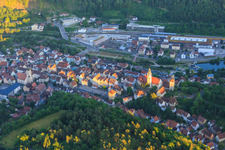 Vue aérienne de Vieille ville avec la Marktstraße, le château de Hohenberg et la collégiale Sainte-Croix à Horb am Neckar dans le département Bade-Wurtemberg, Allemagne