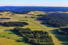 Vue aérienne de Aéroport Winzeln - EDTW à le quartier Winzeln in Fluorn-Winzeln dans le département Bade-Wurtemberg, Allemagne
