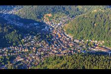 Vue aérienne de Vue d'ensemble de la ville depuis le nord-est à Schramberg dans le département Bade-Wurtemberg, Allemagne
