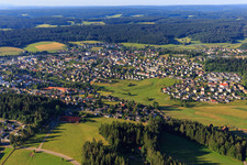 Vue aérienne de Vue de la ville depuis le nord à le quartier Saint Georgen im Schwarzwald in St. Georgen im Schwarzwald dans le département Bade-Wurtemberg, Allemagne