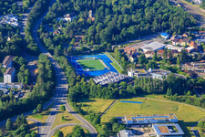 Vue aérienne de Terrain de sport et salle de télévision Villingen 1848 et le gymnase am Hoptbühl à le quartier Villingen in Villingen-Schwenningen dans le département Bade-Wurtemberg, Allemagne