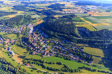 Vue aérienne de Vue du village depuis le sud à le quartier Horgen in Zimmern ob Rottweil dans le département Bade-Wurtemberg, Allemagne