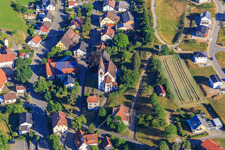 Vue aérienne de Église Saint-Jean-Baptiste à le quartier Lackendorf in Dunningen dans le département Bade-Wurtemberg, Allemagne