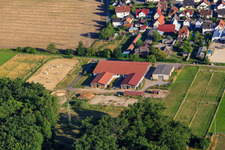 Vue aérienne de Ferme équestre à Altbach à le quartier Minderslachen in Kandel dans le département Rhénanie-Palatinat, Allemagne