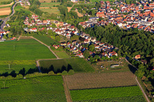 Vue aérienne de Wasgaustraße Vogesenstr à le quartier Ingenheim in Billigheim-Ingenheim dans le département Rhénanie-Palatinat, Allemagne