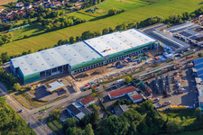 Image drone de Chantier de construction du nouveau parc logistique de HANSAINVEST et DFI-Real-Estate Kandel après la démolition du marché OBI à le quartier Minderslachen in Kandel dans le département Rhénanie-Palatinat, Allemagne