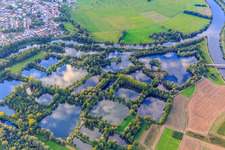 Vue aérienne de Étangs de pêche entre la vieille Sarre, la Sarre et le Kundelsgräth à le quartier Besseringen in Merzig dans le département Sarre, Allemagne