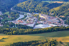 Vue aérienne de Musée Villeroy & Boch World, Villeroy & Boch Outlet Mettlach et Villeroy & Boch AG Sanitaire Factory à Mettlach dans le département Sarre, Allemagne