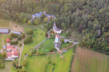 Vue aérienne de Église et refuge St. Gangolf GmbH à Mettlach dans le département Sarre, Allemagne