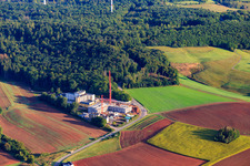 Vue aérienne de L'hôpital Caritas (1 %) fait l'objet d'un chantier d'agrandissement. à Lebach dans le département Sarre, Allemagne