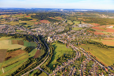 Vue aérienne de Vue d'ensemble du site depuis l'est avec Franz Juchem GmbH à Lebach dans le département Sarre, Allemagne