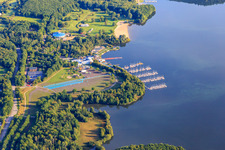 Vue aérienne de Jetée au lac Bostalsee de l'école de voile SALT à le quartier Bosen in Nohfelden dans le département Sarre, Allemagne