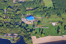 Vue aérienne de Aire de jeux intérieure Bosiland – Markus Riotte GmbH à Bostalsee à le quartier Bosen in Nohfelden dans le département Sarre, Allemagne