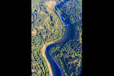 Vue aérienne de Cours de la Prims comme affluent du barrage de Nonnweiler à Züsch dans le département Rhénanie-Palatinat, Allemagne