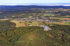 Vue aérienne de Vue de la ville depuis le sud-est avec Quattrum Global Logistics GmbH à Hermeskeil dans le département Rhénanie-Palatinat, Allemagne