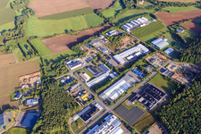 Vue aérienne de Parc industriel et commercial de Grafenwald avec Rüggeberg GmbH & Co. KG, août, Eu-Rec GmbH et PaX Fenster Hermeskeil GmbH à Hermeskeil dans le département Rhénanie-Palatinat, Allemagne