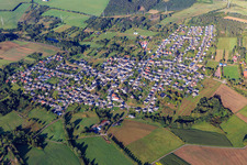 Vue aérienne de Vue d'ensemble de la ville depuis l'est à Gusenburg dans le département Rhénanie-Palatinat, Allemagne