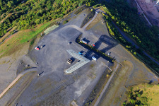 Vue d'oiseau de Saarpolygon « Porte vers le futur » sur la Bergenhalde à Ensdorf dans le département Sarre, Allemagne