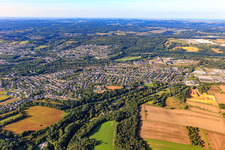 Vue aérienne de Du nord-est à Bous dans le département Sarre, Allemagne