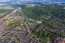 Vue aérienne de Vue d'ensemble de la ville depuis le sud-est à Völklingen dans le département Sarre, Allemagne