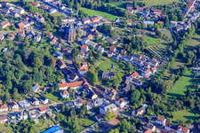 Vue aérienne de Église du Sacré-Cœur et église évangélique Saint-Martin à le quartier Kölln in Püttlingen dans le département Sarre, Allemagne