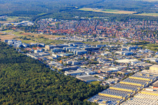 Vue aérienne de Zone industrielle avec SAP SE et Heidelberger Druckmaschinen AG du nord-est à Walldorf dans le département Bade-Wurtemberg, Allemagne