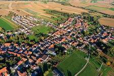 Vue aérienne de De l'ouest à Oberrœdern dans le département Bas Rhin, France