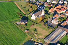 Vue aérienne de Église Saint-Georges à Stundwiller dans le département Bas Rhin, France