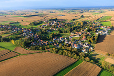 Vue aérienne de Du sud à Eberbach-Seltz dans le département Bas Rhin, France