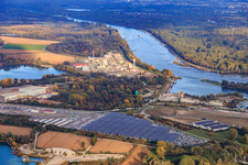 Vue aérienne de Parking couvert de systèmes photovoltaïques par Walon au terminal du Rhin à Lauterbourg dans le département Bas Rhin, France