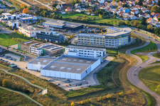 Vue aérienne de WEPTECH elektronik GmbH (siège social) et Schmitt Spezialmaschinenbau à le quartier Queichheim in Landau in der Pfalz dans le département Rhénanie-Palatinat, Allemagne