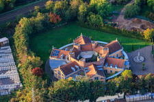 Vue aérienne de Villa de style château chez LBT Landauer Betonteile GmbH à Landau in der Pfalz dans le département Rhénanie-Palatinat, Allemagne